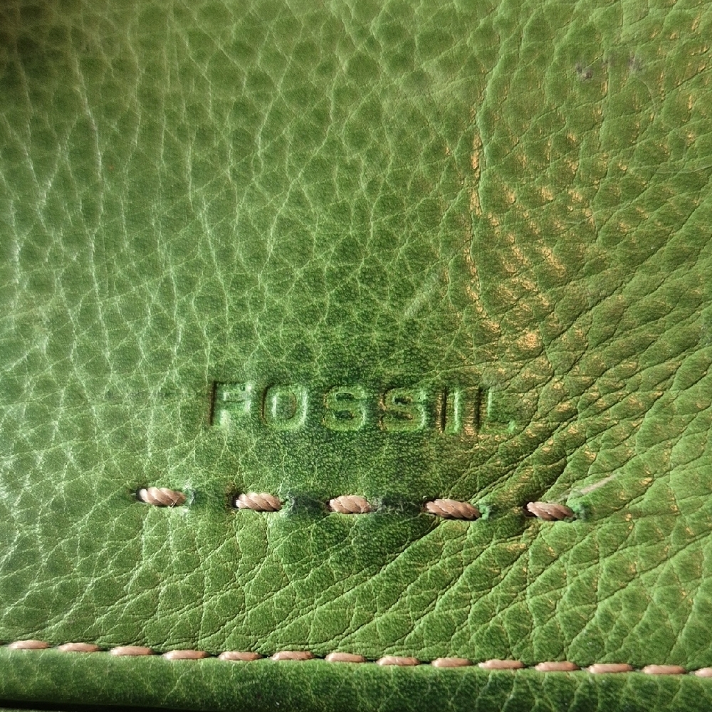 Fossil  Green Genuine Leather Piece Tri Fold Wallet